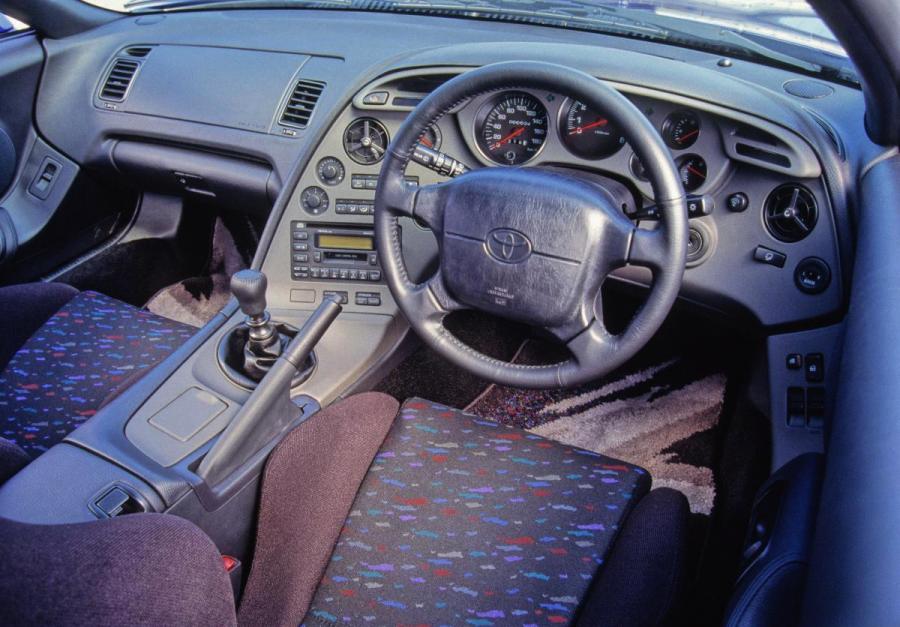 Интерьер Toyota Supra RZ 1996 года  (фото 3 из 29)